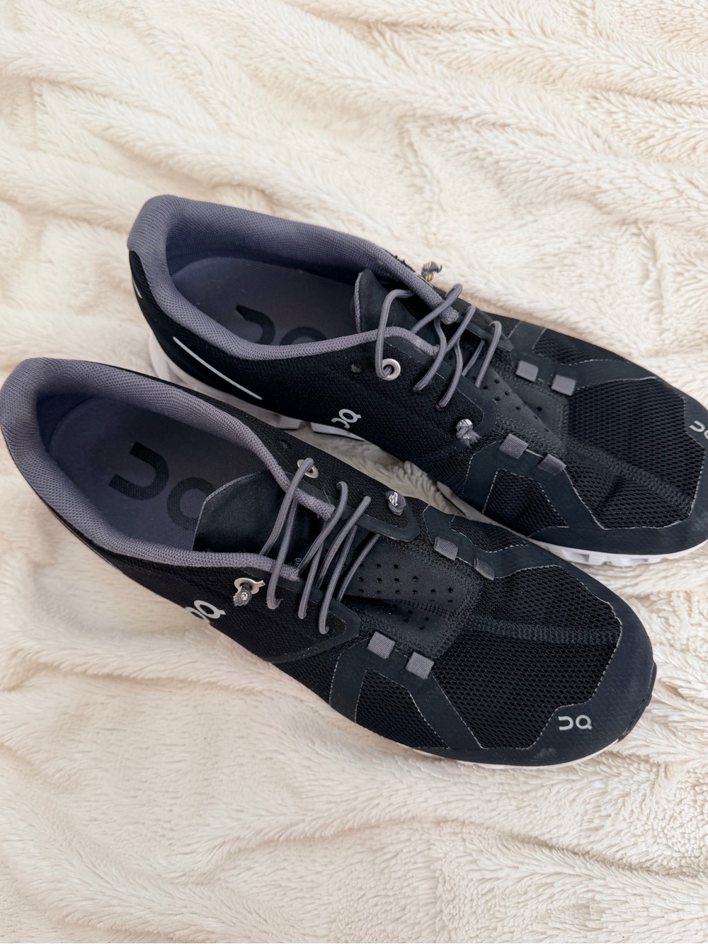 On Cloud running shoes black/white Classic style sneakers women’s Sz 9 - Picture 3 of 6